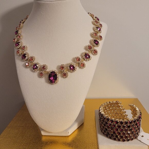 Stunning Necklace and Bracelet Set. Purple Crystals. Gold Tone. Sparkling. - Picture 3 of 13